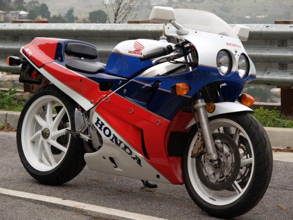 Honda VFR750/VFR750RK (RC-30)