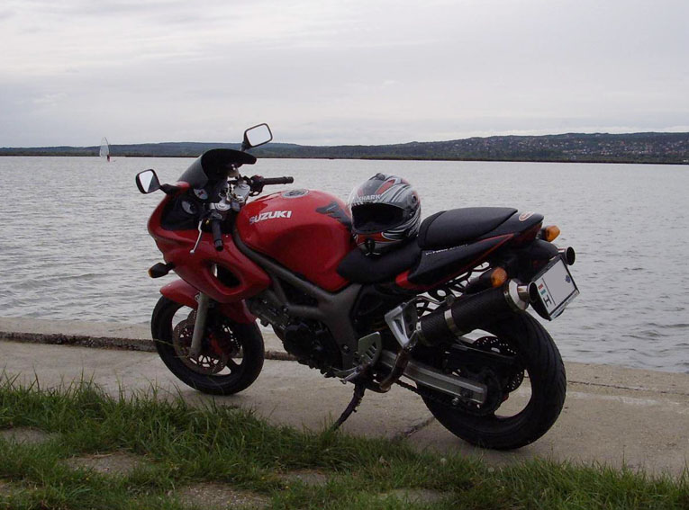 Suzuki SV400